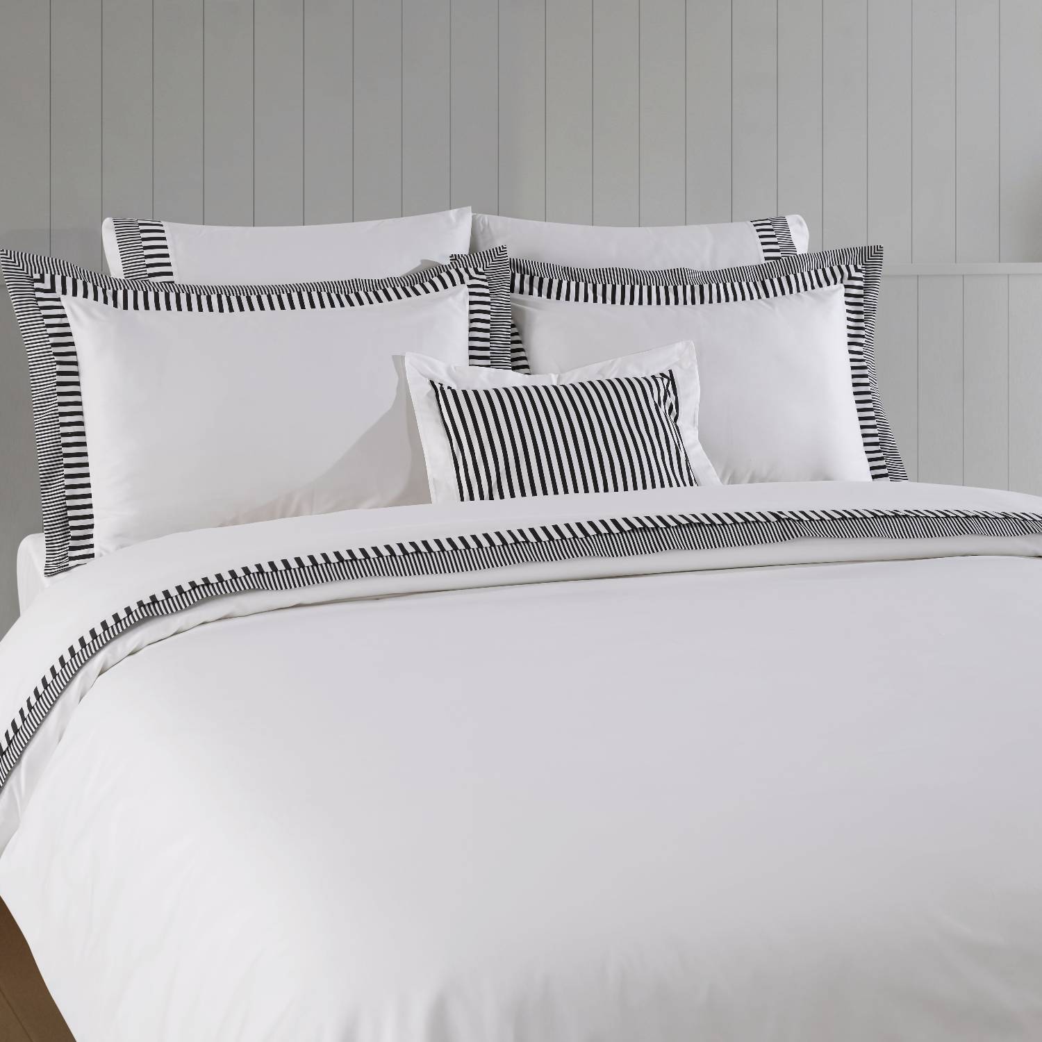 Latife Duvet Cover Set Black